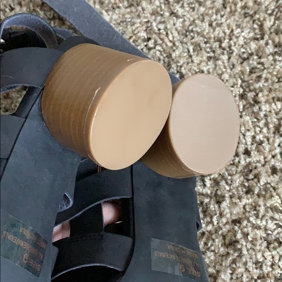 Cute black strap sandals . - Picture 11 of 12